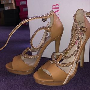NUDE CHAIN HEELS